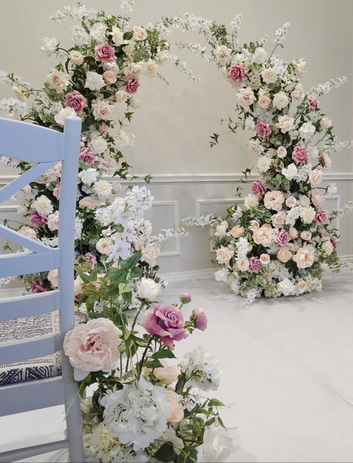 Blushing Blooms Aisle Flowers